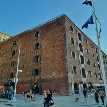 Empire-Fulton Ferry State Park - Parks Near Me - Brooklyn, New York