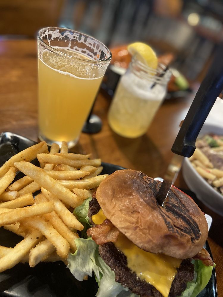 OSCAR TORTOLA GROUP DIAMOND TAPROOM Updated October 2024 128 Photos