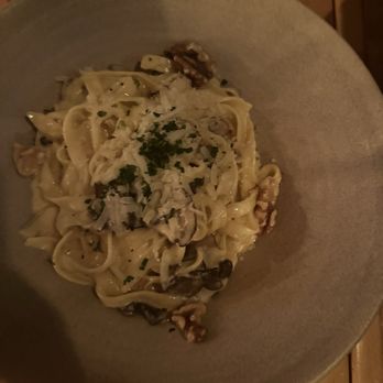 Sara The Wine Bar - Fettuccine Crema Mushroom - Wine Bars Near Me - Culver City, California Sara The Wine Bar - Fettuccine Crema Mushroom - Wine Bars Near Me - Culver City, California