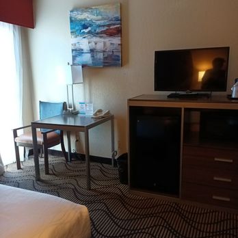 Best Western Amador Inn - Desk and TV area. If you squint you can see the spot on the chair I was talking about. - Hotels Near Me - Jackson, California