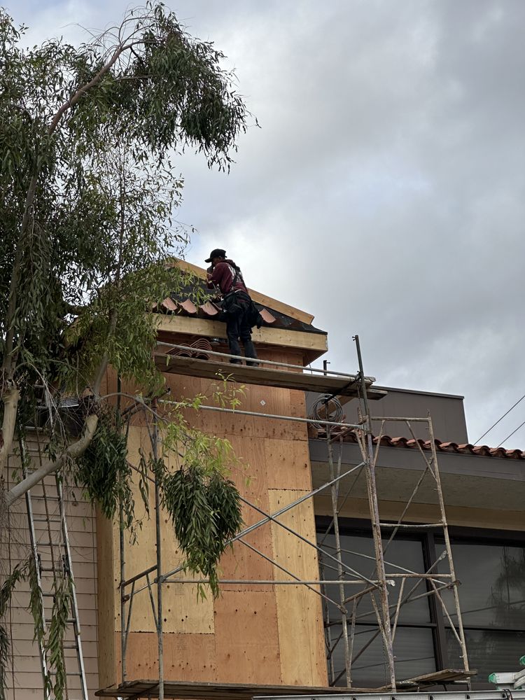 Slide of Frank Delgado Roofing