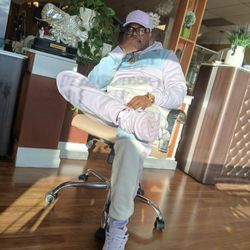 Q Nail Spa - This is what 60 looks like