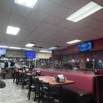 Brandon's Diner - Dining booth - Diners Near Me - Fontana, California