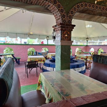 Los Dos Hermanos - Outdoor seating area - Mexican Near Me - Keizer, Oregon Los Dos Hermanos - Outdoor seating area - Mexican Near Me - Keizer, Oregon