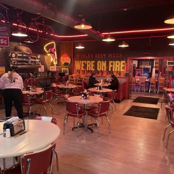 1000° Wood Fired Pizza - Inside - Pizza Near Me - Mt. Summit, Indiana