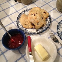 Windermere Inn - Scones and homemade jam for breakfast.