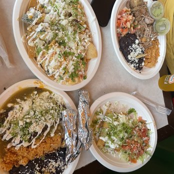 Serg's Mexican Kitchen - Chile Rellenos & Rajas con Queso & Taquitos & Pork Carnitas - Food Trucks Near Me - Honolulu, Hawaii