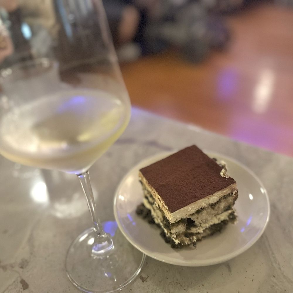 Dessert first while we waited for our pizza. Vegan? Who said this was vegan? Sooooo good you would never know! Dessert first while we waited for our pizza. Vegan? Who said this was vegan? Sooooo good you would never know!