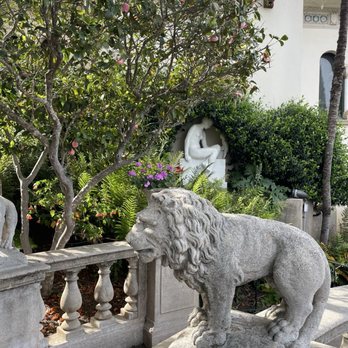 Hearst Castle - Tours Near Me - San Simeon, California