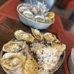 Tannahill's Tavern and Music Hall - The Grilled Oysters & Raw Oysters were both fantastic!!