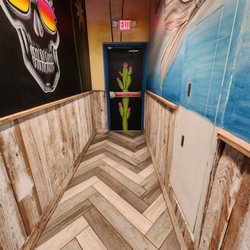 Playa Bowls - Hallway