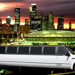 City View Limousine - SUV limousine Minneapolis skyline