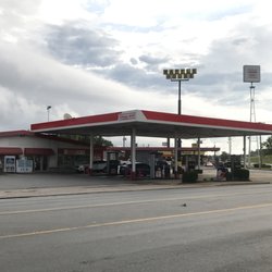Corner Mart - This view is from Wildwood Ave looking NE.