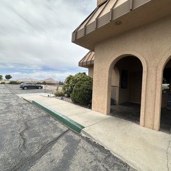 Guido’s At the Hangar - Entrance with access for ADA... - Pizza Near Me - Rosamond, California