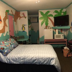 Caribbe Inn - Cute room, we had stuff everywhere