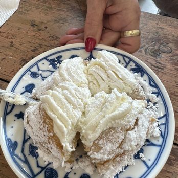 Laurel & Pearl - The vanilla bean - Bakeries Near Me - Tyler, Texas Laurel & Pearl - The vanilla bean - Bakeries Near Me - Tyler, Texas
