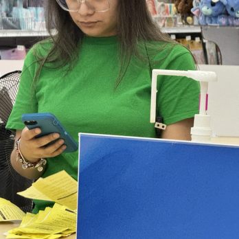 Party City - Poor customer experience ignored by management who is on cell phone - Party Supplies Near Me - Niles, Illinois