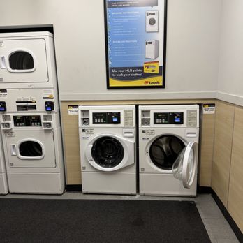 Love's Travel Stop - Laundry space - Gas Stations Near Me - New Florence, Missouri