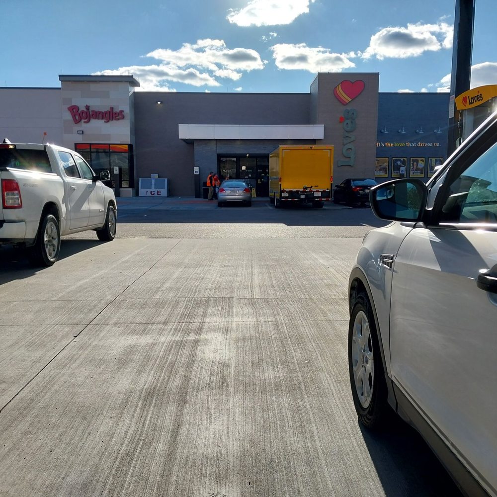 Love's Travel Stop - Gas Stations Near Me - Picayune, Mississippi