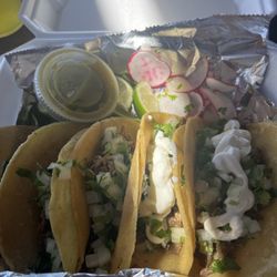 La Casita Del Arbol - Tacos (add sour cream)