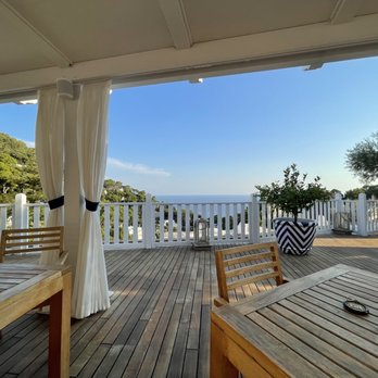 Hotel Mamela - Lunch by the pool - Hotels Near Me - Capri, NA