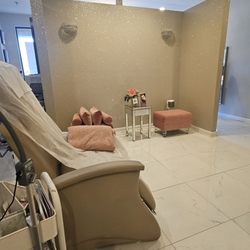Pink Caviar Lash & Brow Spa - Styling chiar