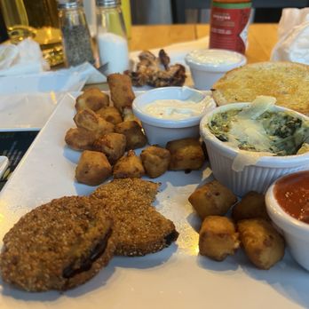 Chelsie's Courtyard Diner - Sampler - Diners Near Me - Des Moines, Iowa