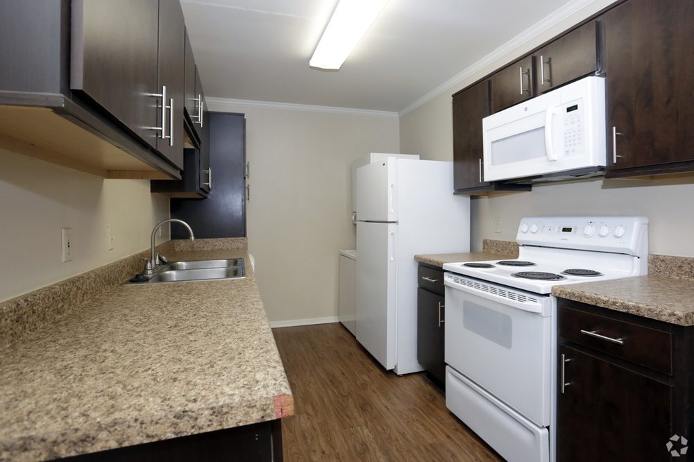 GREENBRIAR 21 Photos 2406 West Frank Ave., Lufkin, Texas