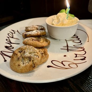 HT Grill - Chocolate chip cookies with vanilla ice cream - New American Near Me - Redondo Beach, California