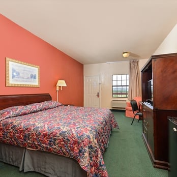 Econo Lodge - One King Bed Guest Room with LED TV - Hotels Near Me - Junction, Texas Econo Lodge - One King Bed Guest Room with LED TV - Hotels Near Me - Junction, Texas