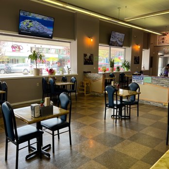 Go Get The Pho - Open area for eating - Vietnamese Near Me - Aberdeen, Washington