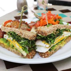 Juicy Ladies - Avocado Egg Sandwhich