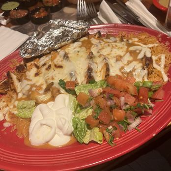 Salsa & Beer - Aroz con pollo. So good! - Mexican Near Me - Los Angeles, California