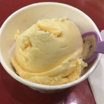 Carmen's Ice Cream Parlor - Vanilla and banana (under) - Ice Cream & Frozen Yogurt Near Me - Winter Haven, Florida