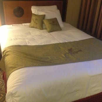 Grand Teton Lodge - Nice touch with bedding - Guest Houses Near Me - Jackson, Wyoming