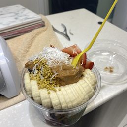Berry Bounce Açaí Bowl