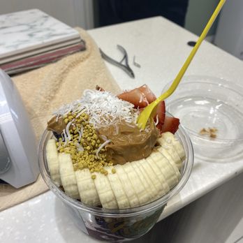 Raw's - Berry Bounce Açaí Bowl - Coffee & Tea Near Me - Brea, California