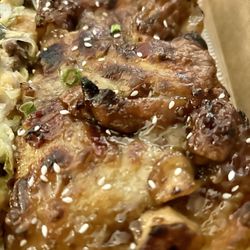 Favorite's Pizzeria - Sesame Chicken pizza