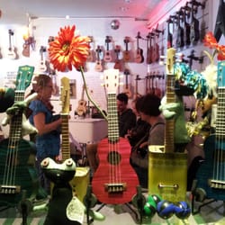 Uke Boutique - Lesson in Progress