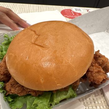 Chick-fil-A - Spicy Deluxe Sandwich - Fast Food Near Me - Vienna, Virginia