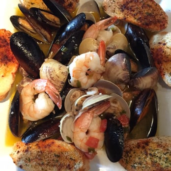 Streetside Grille - New American Near Me - Suttons Bay, Michigan