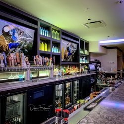 Twenty/20 Taphouse - Bar Area
