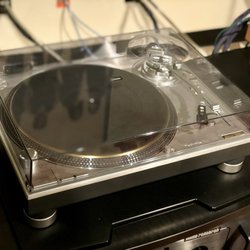 Alma Music & Audio - Technics 1200!