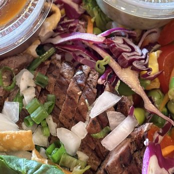 Tokyo Joe's - Steak bowl with all veggies - close up - Sushi Bars Near Me - Greeley, Colorado