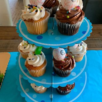 Safeway - Eye ball cupcakes - Grocery Near Me - Queen Creek, Arizona