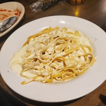 Saviano's Italian Kitchen - Alfredo sauce with fettuccine - Italian Near Me - Euless, Texas Saviano's Italian Kitchen - Alfredo sauce with fettuccine - Italian Near Me - Euless, Texas