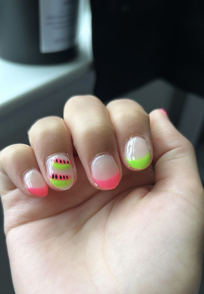 Davi Nails Logo