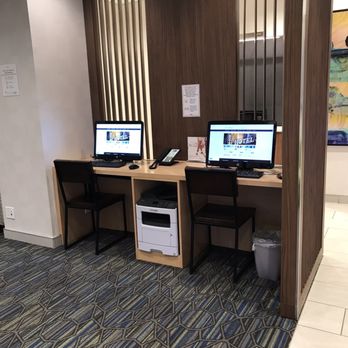 Holiday Inn Express Toronto Downtown - Business Centre - Hotels Near Me - Toronto, Ontario