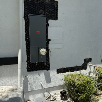 Rock Bottom Construction - 200 amp sevice change ( with lathe & paper ) - Electricians Near Me Rock Bottom Construction - 200 amp sevice change ( with lathe & paper ) - Electricians Near Me