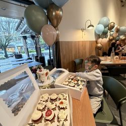 Acorn Cafe - Beautiful space inside